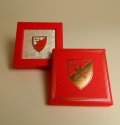 Značka FK Crvena zvezda u luksuznoj kutijici sa zlatotiskom